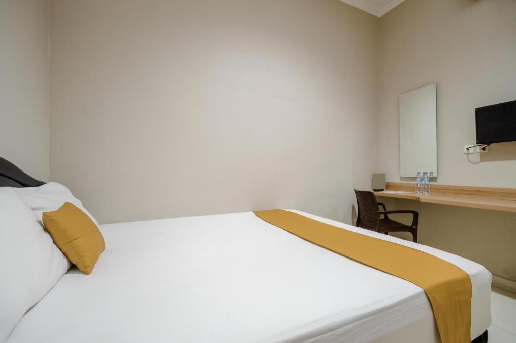 Env Room Jakarta Exterior foto
